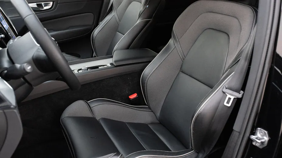 VOLVO XC60 XC60 B4 B R-Design aut