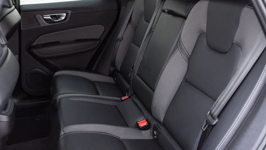 VOLVO XC60 XC60 B4 B R-Design aut