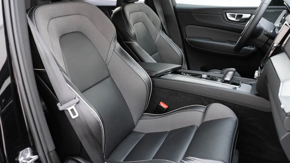 VOLVO XC60 XC60 B4 B R-Design aut