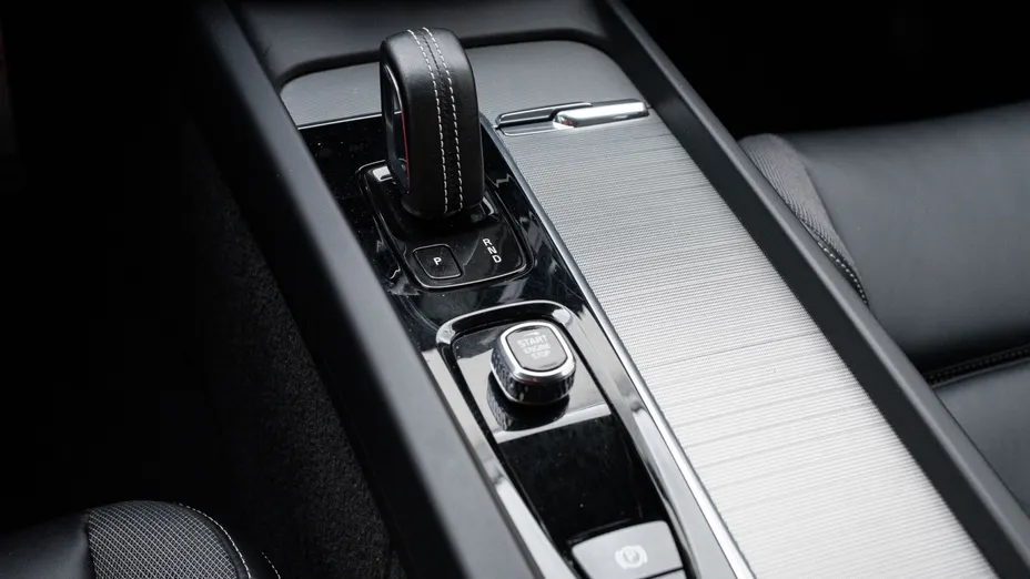 VOLVO XC60 XC60 B4 B R-Design aut