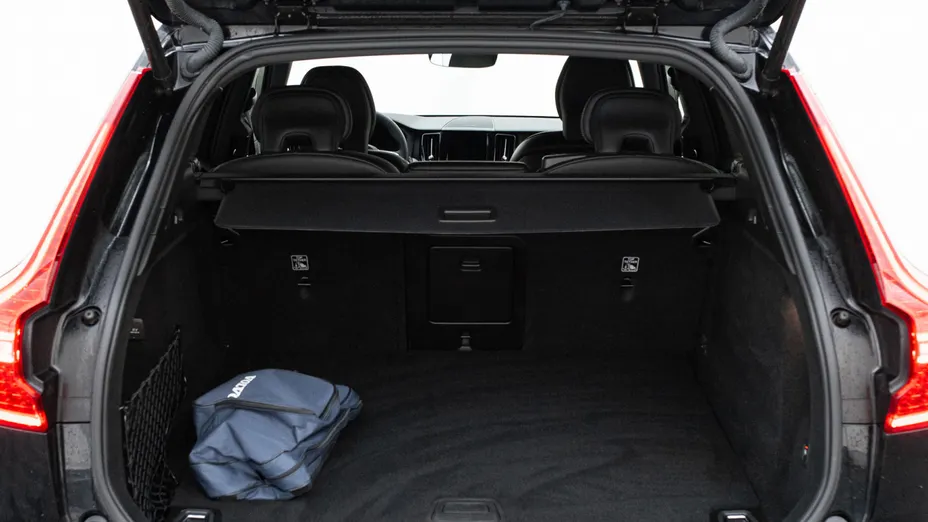 VOLVO XC60 XC60 B4 B R-Design aut