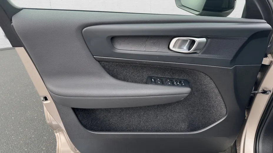 VOLVO XC40 XC40 73kWh P6 Recharge Plus aut