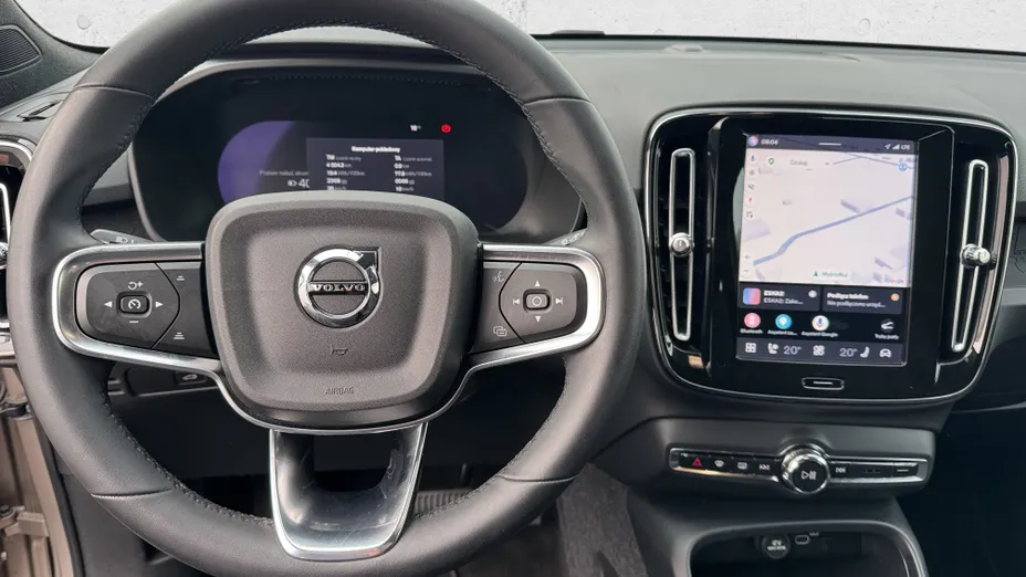 VOLVO XC40 XC40 73kWh P6 Recharge Plus aut