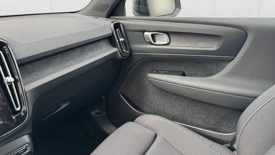 VOLVO XC40 XC40 73kWh P6 Recharge Plus aut