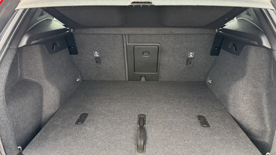 VOLVO XC40 XC40 73kWh P6 Recharge Plus aut
