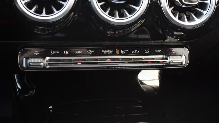 MERCEDES-BENZ A Klasa A 200 d Progressive 8G-DCT