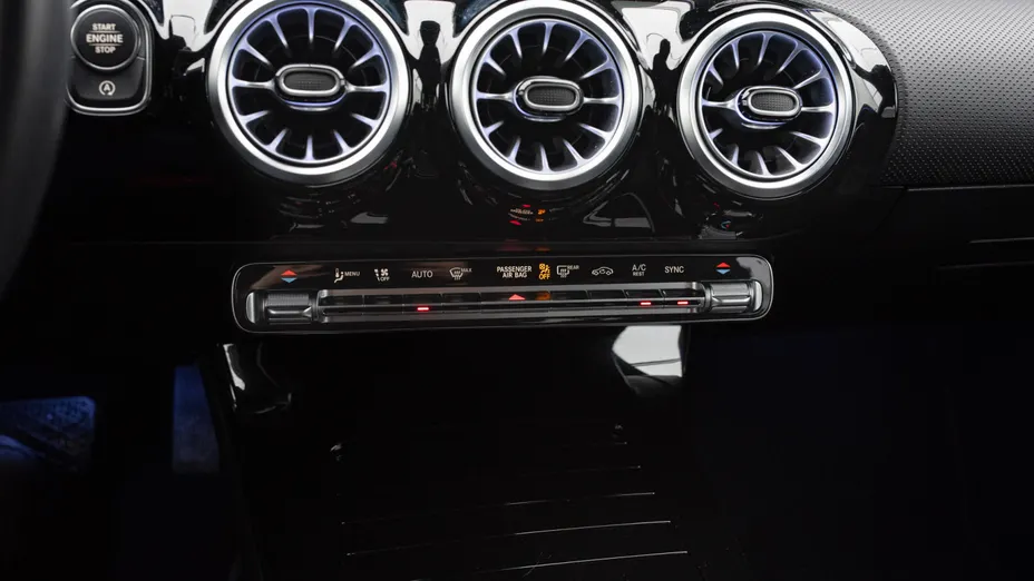 MERCEDES-BENZ A Klasa A 200 d Progressive 8G-DCT