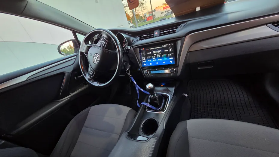 TOYOTA Avensis -