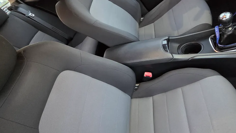 TOYOTA Avensis -