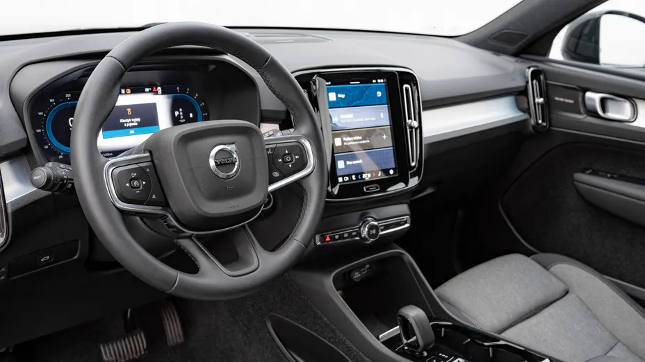 VOLVO XC40 XC40 B3 Plus Dark aut