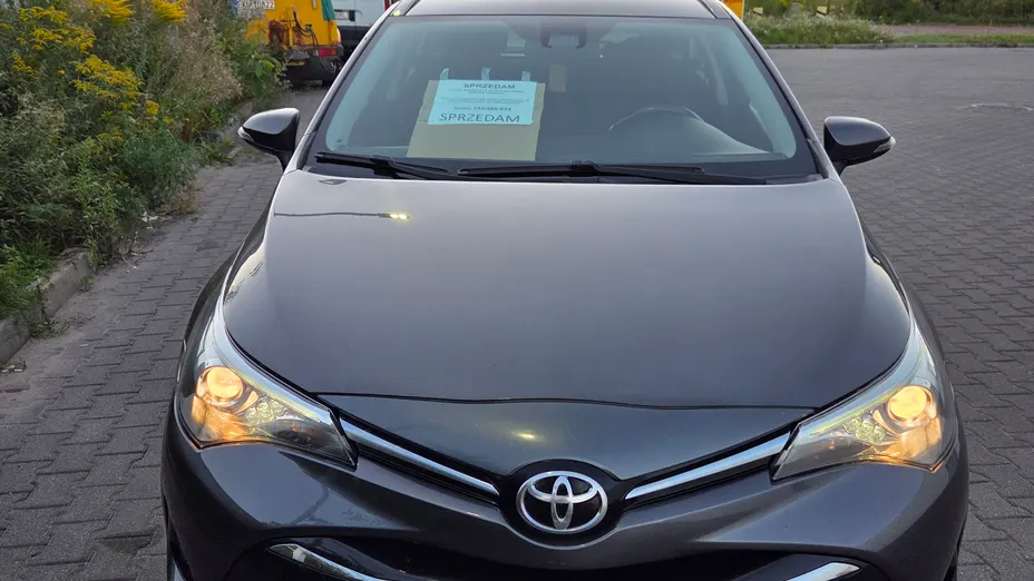 TOYOTA Avensis -