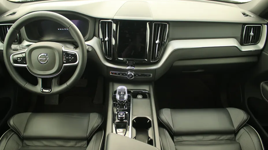 VOLVO XC60 XC60 B4 D AWD Plus Dark aut