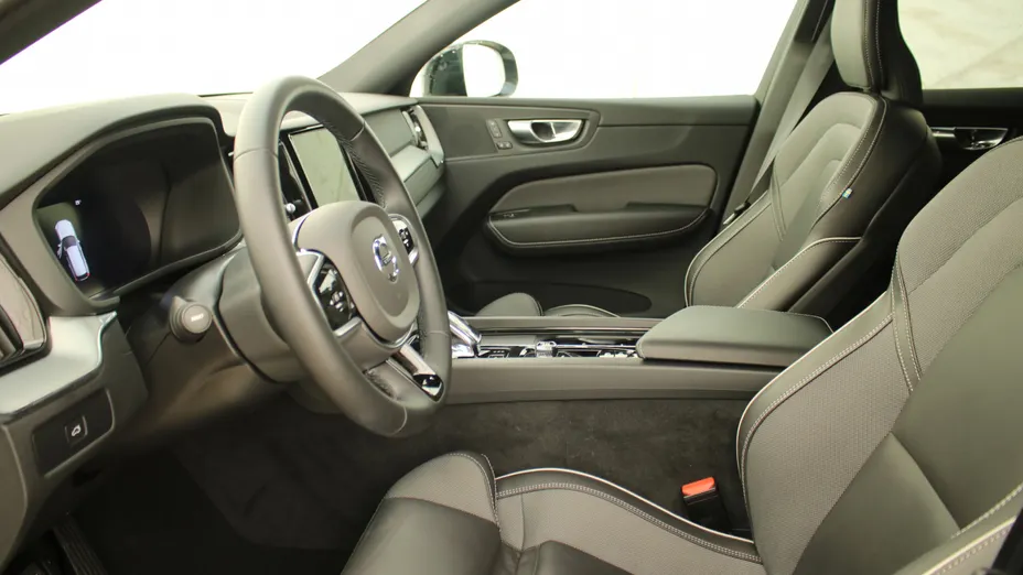 VOLVO XC60 XC60 B4 D AWD Plus Dark aut