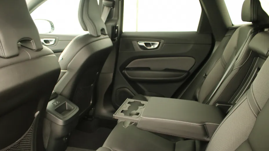 VOLVO XC60 XC60 B4 D AWD Plus Dark aut