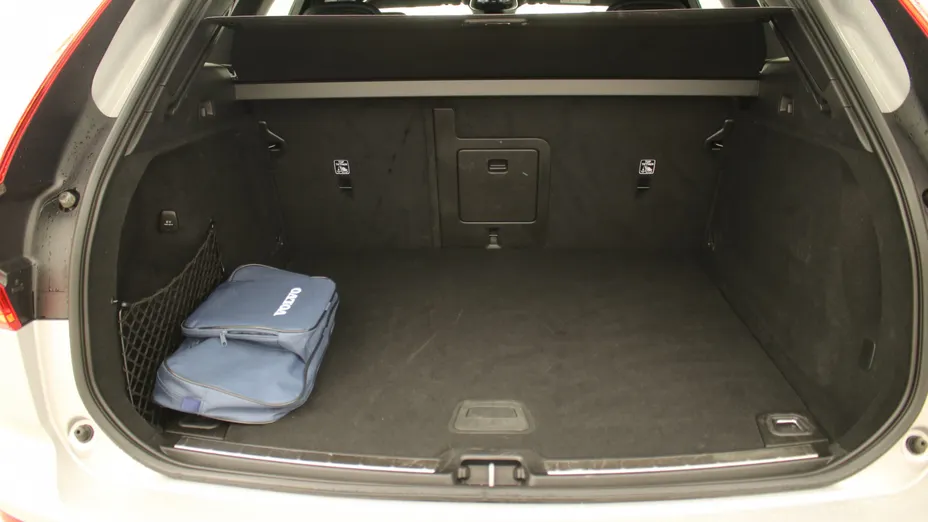 VOLVO XC60 XC60 B4 D AWD Plus Dark aut