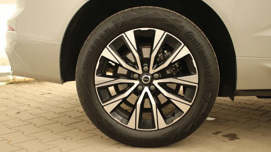 VOLVO XC60 XC60 B4 D AWD Plus Dark aut