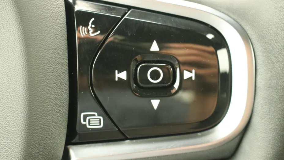 VOLVO XC60 XC60 B4 D AWD Plus Dark aut