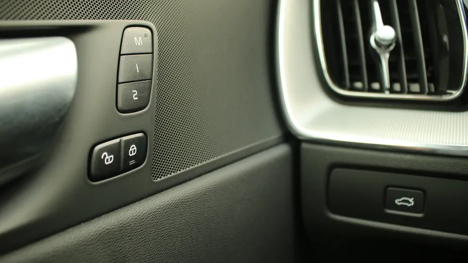 VOLVO XC60 XC60 B4 D AWD Plus Dark aut