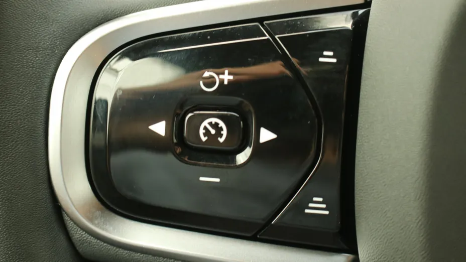 VOLVO XC60 XC60 B4 D AWD Plus Dark aut