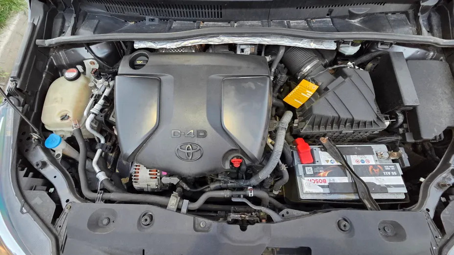 TOYOTA Avensis -
