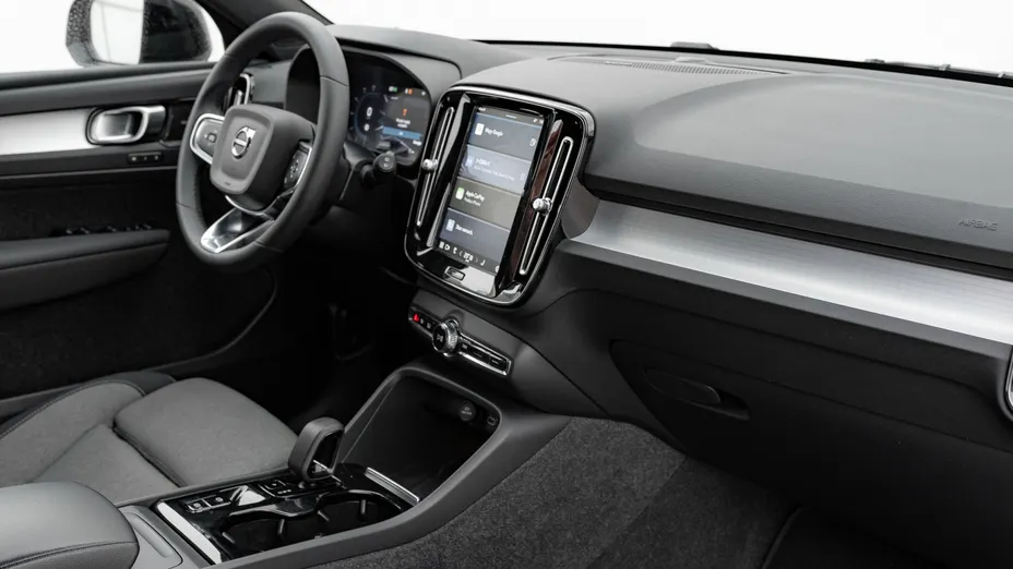 VOLVO XC40 XC40 B3 Plus Dark aut