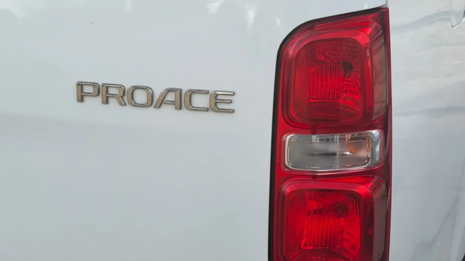 TOYOTA Proace Proace Kombi 2.0 D-4D Long 2,8t