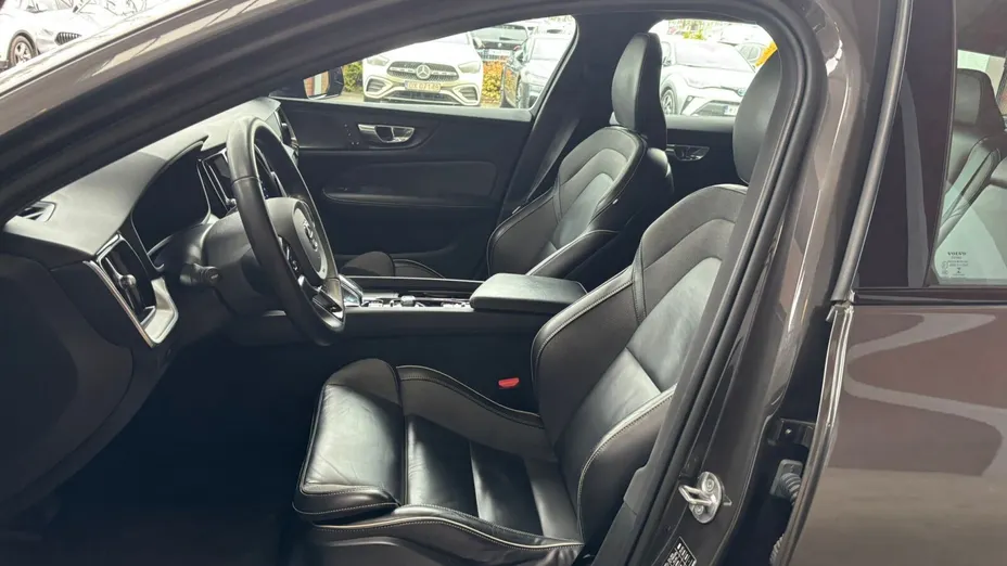 VOLVO V60 V60 B4 B Plus Dark aut