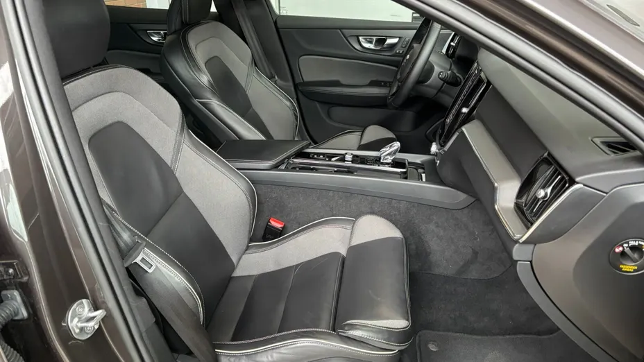 VOLVO V60 V60 B4 B Plus Dark aut