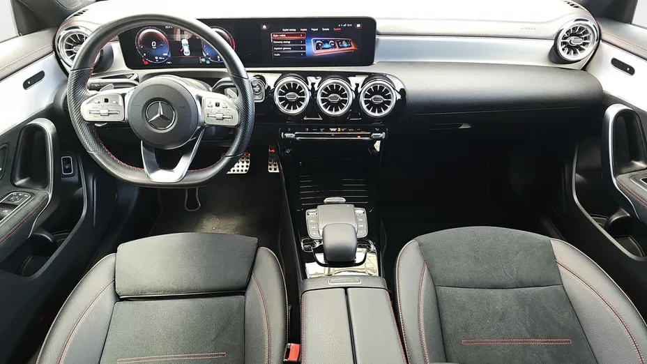 MERCEDES-BENZ CLA CLA 200 AMG Line 7G-DCT