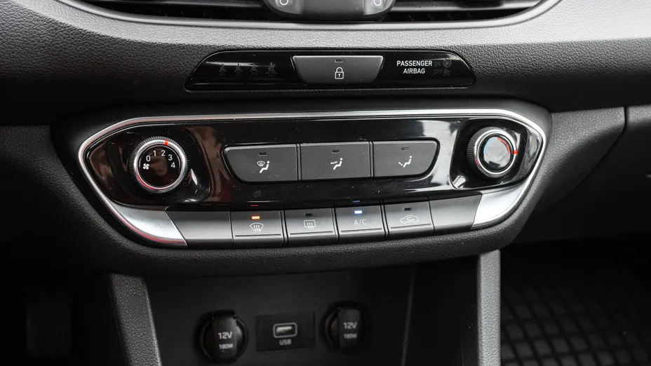 HYUNDAI i30 i30 1.0 T-GDI Modern