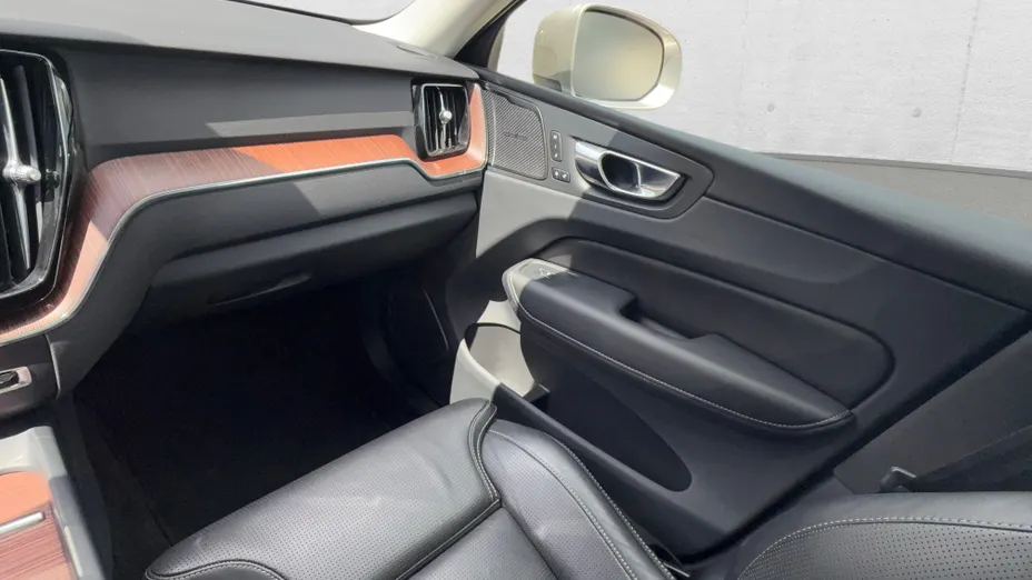VOLVO XC60 XC60 B4 D AWD Plus Bright aut