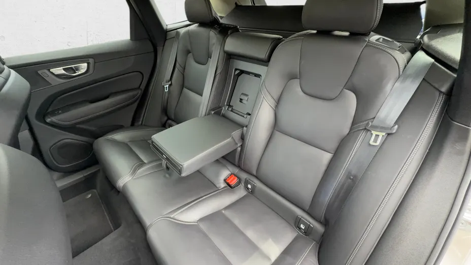 VOLVO XC60 XC60 B4 D AWD Plus Bright aut