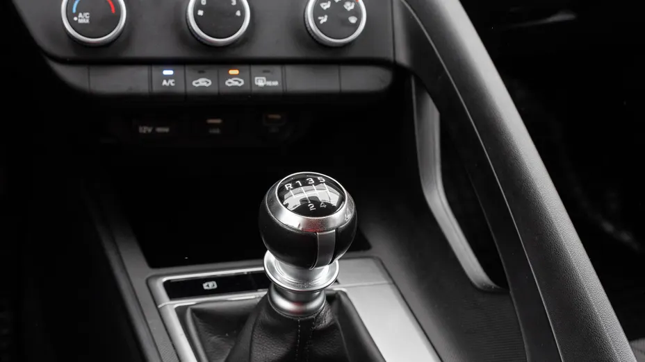 HYUNDAI Elantra Elantra 1.6 Modern