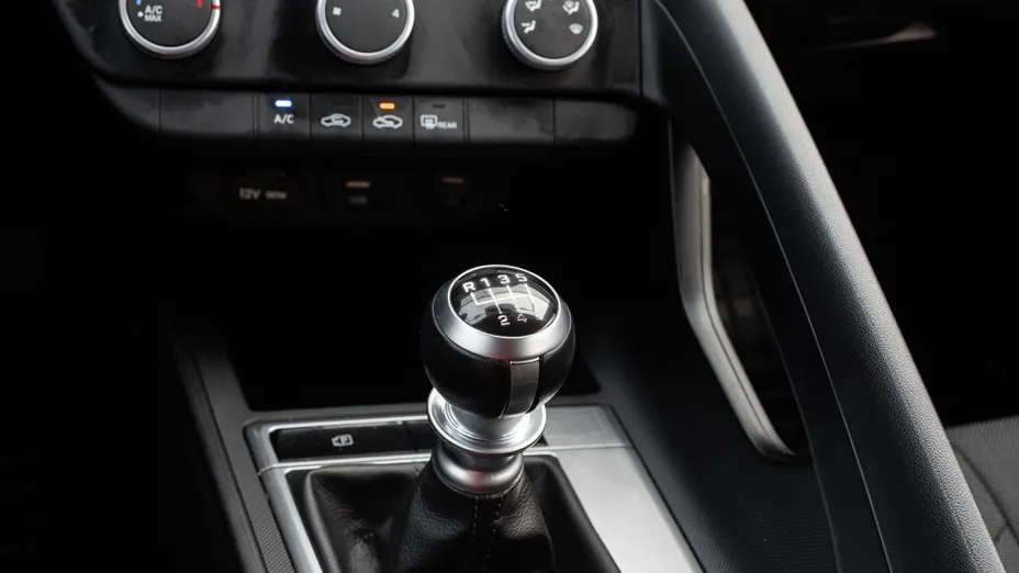 HYUNDAI Elantra Elantra 1.6 Modern