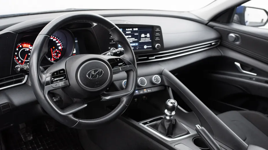 HYUNDAI Elantra Elantra 1.6 Modern