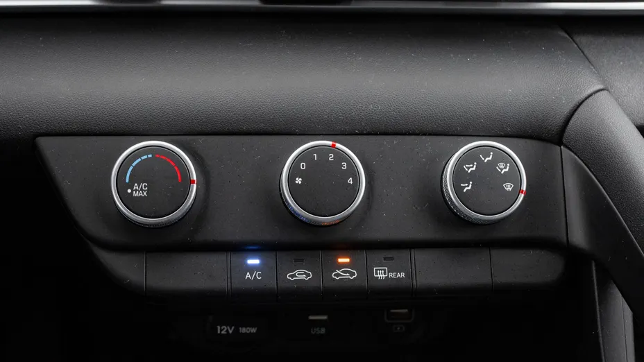 HYUNDAI Elantra Elantra 1.6 Modern