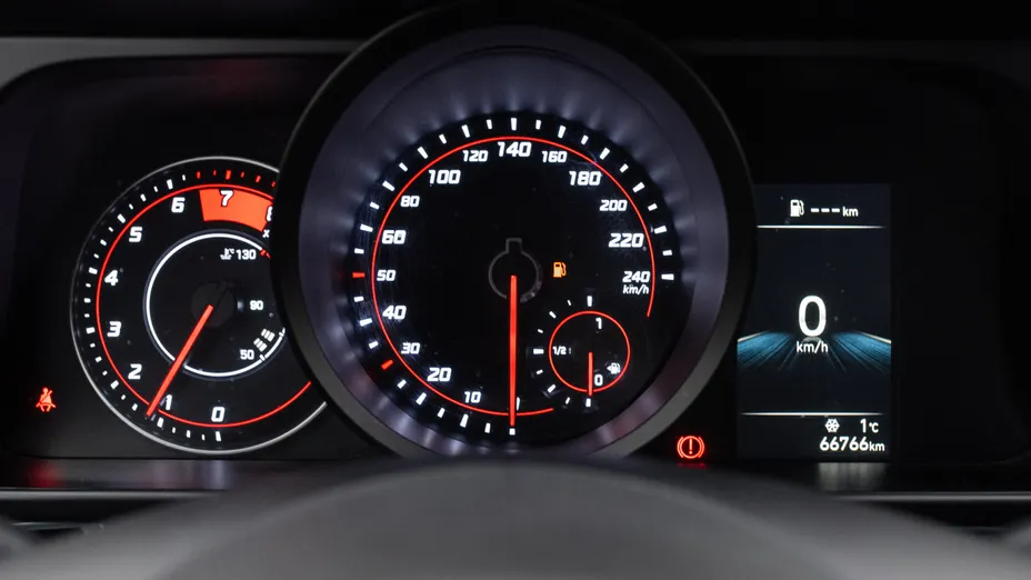 HYUNDAI Elantra Elantra 1.6 Modern