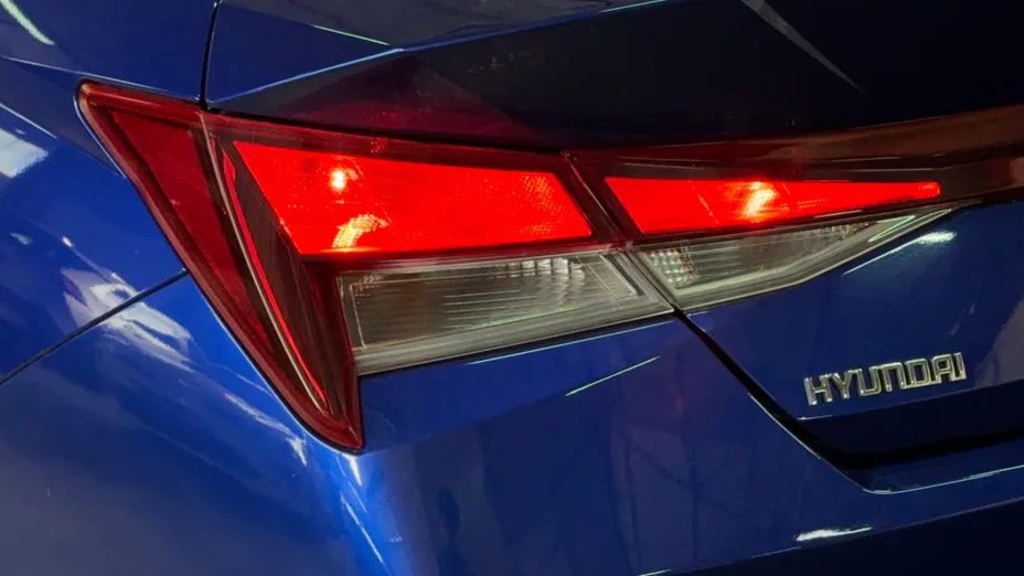 HYUNDAI Elantra Elantra 1.6 Modern