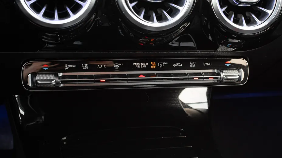 MERCEDES-BENZ A Klasa A 200 d Progressive 8G-DCT