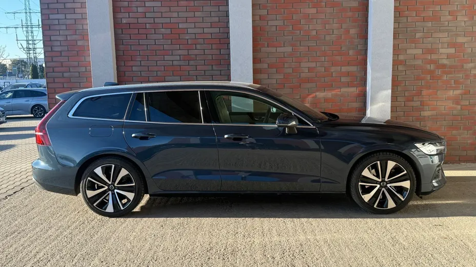VOLVO V60 V60 B5 B AWD Plus Bright aut