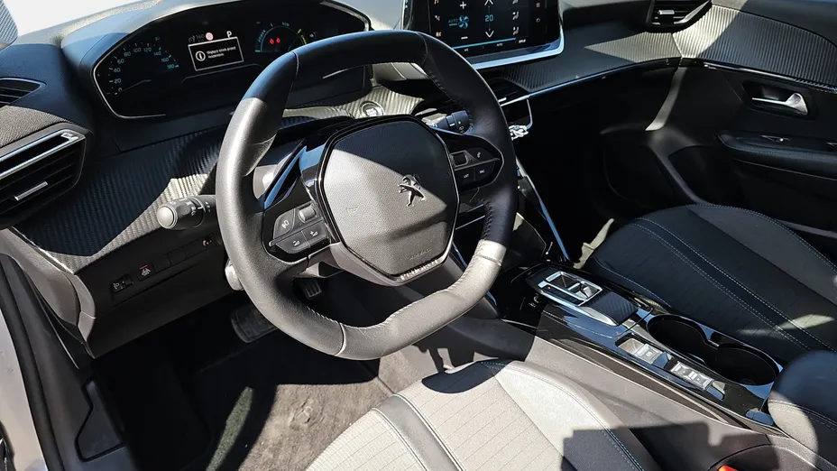 PEUGEOT 208 e-208 Allure