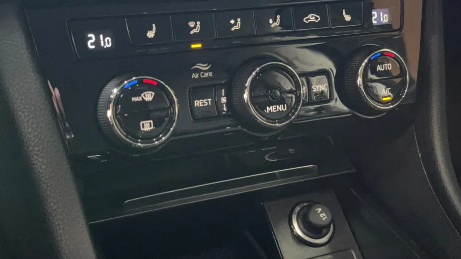 SKODA Superb Superb 2.0 TSI Ambition DSG