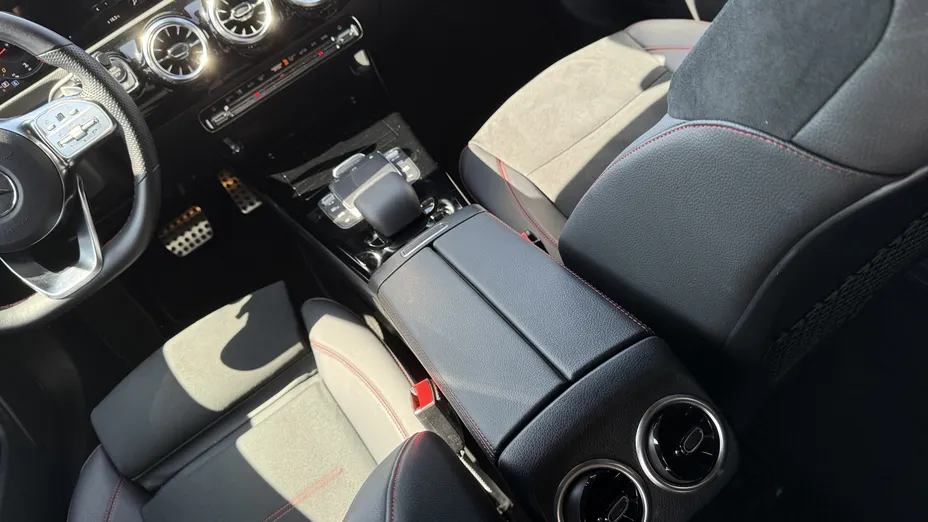 MERCEDES-BENZ CLA CLA 200 AMG Line 7G-DCT