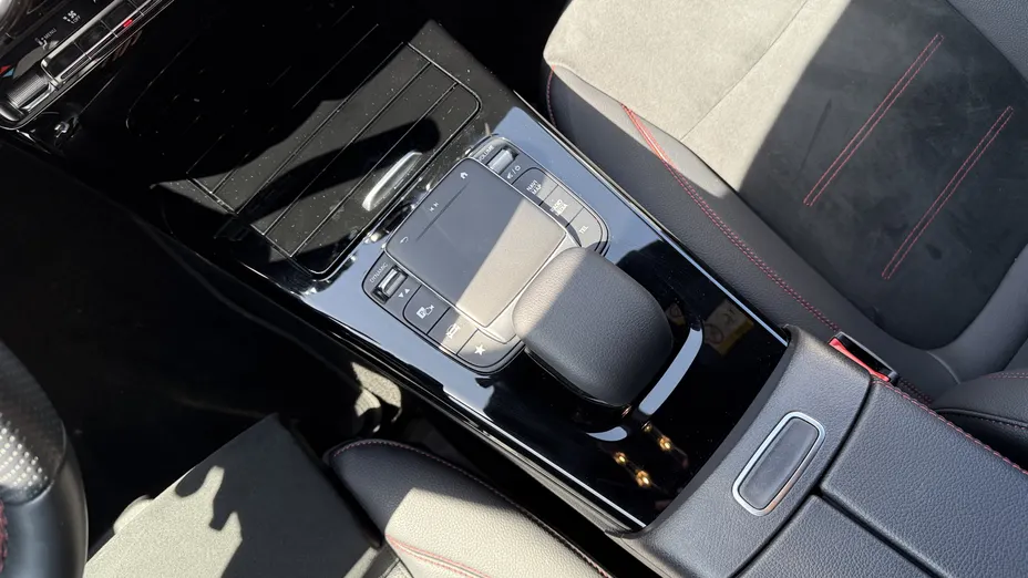 MERCEDES-BENZ CLA CLA 200 AMG Line 7G-DCT