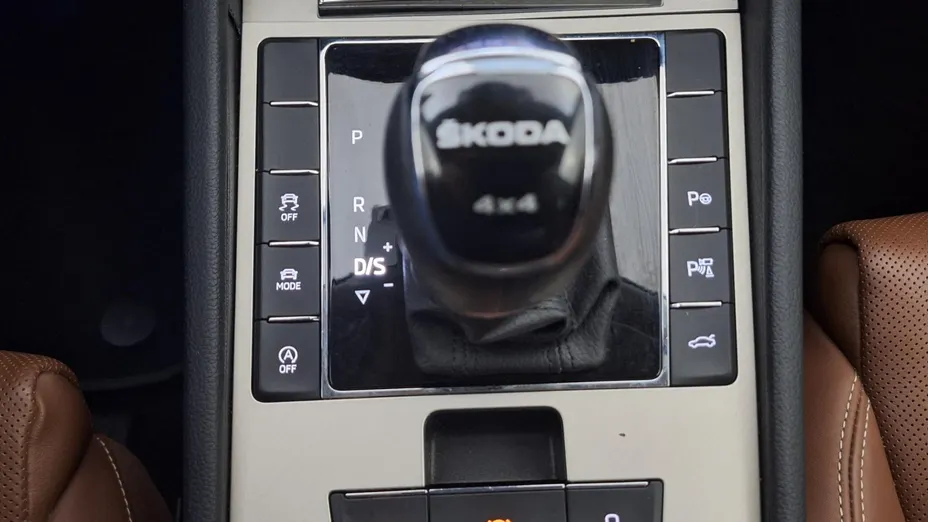 SKODA Superb Superb 2.0 TDI SCR 4x4 L&K DSG