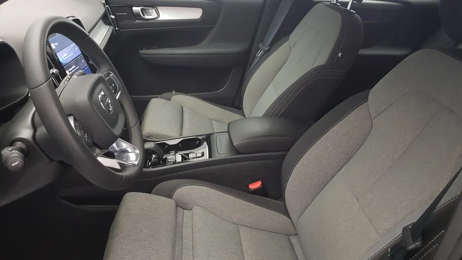 VOLVO XC40 XC40 B3 Plus Dark aut