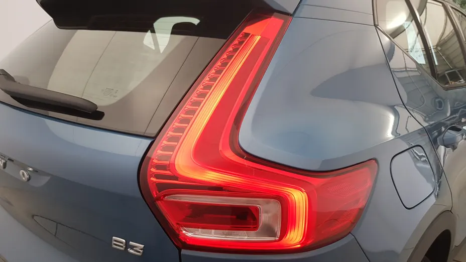 VOLVO XC40 XC40 B3 Plus Dark aut