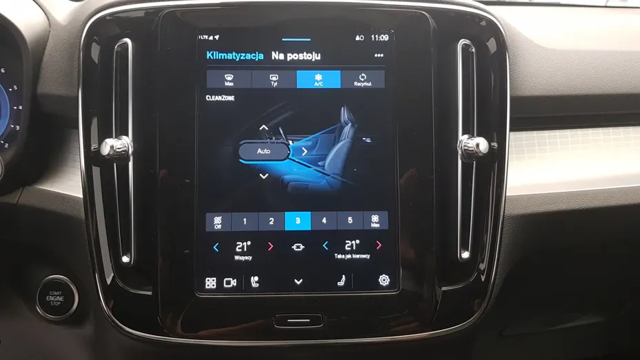 VOLVO XC40 XC40 B3 Plus Dark aut