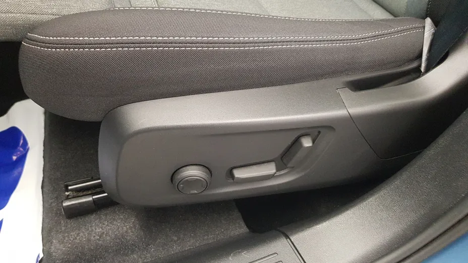 VOLVO XC40 XC40 B3 Plus Dark aut