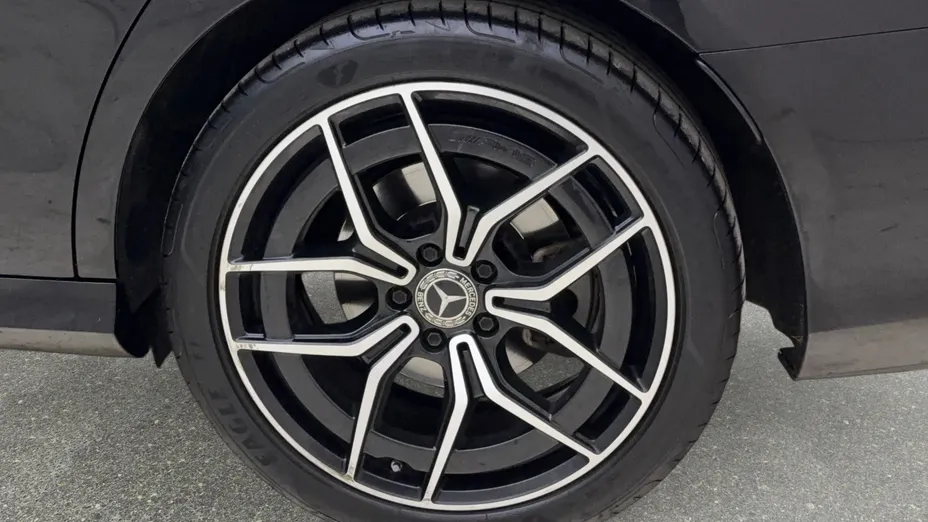 MERCEDES-BENZ E Klasa E 220 d 4-Matic AMG